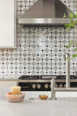 Backsplash שחור ואפור