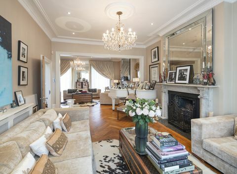 בית משפחת לונדון בסך 1195 מיליון ליש"ט של לסלי קלארק, מנכ"ל מייסד ניקי קלארק ברחבי העולם, מוצע למכירה