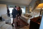 הנסיך צ'ארלס פותח את גרנירי לודג 'לינה וארוחת בוקר בטירה מיי בסקוטלנד