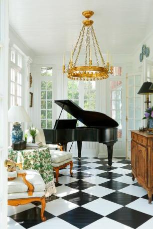 חדר קלאסי עם פסנתר