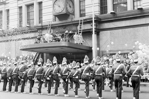 תזמורת צועדת במצעד יום ההודיה של מייסי ב-1954