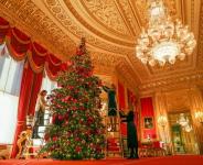 תפאורה חג המולד של טירת ווינדזור מעניקה כבוד למלכה ויקטוריה והנסיך אלברט
