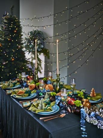 טרנד עיצוב שולחן חג המולד מטאלי דרמטי