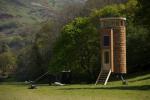 בקתות בטבע עם דיק Strawbridge בוחנות חללי מגורים מפוארים
