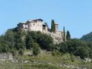 Airbnb מציעה טירה של ימי הביניים במאה העשרה עם קפלה בקטלוניה, ספרד
